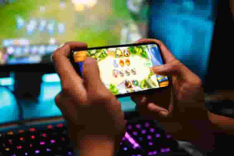 Smartphone Android untuk game online